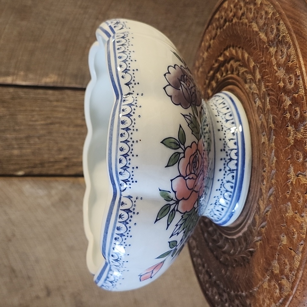 Beautiful vintage decoware AAA imports Inc floral porcelain pottery